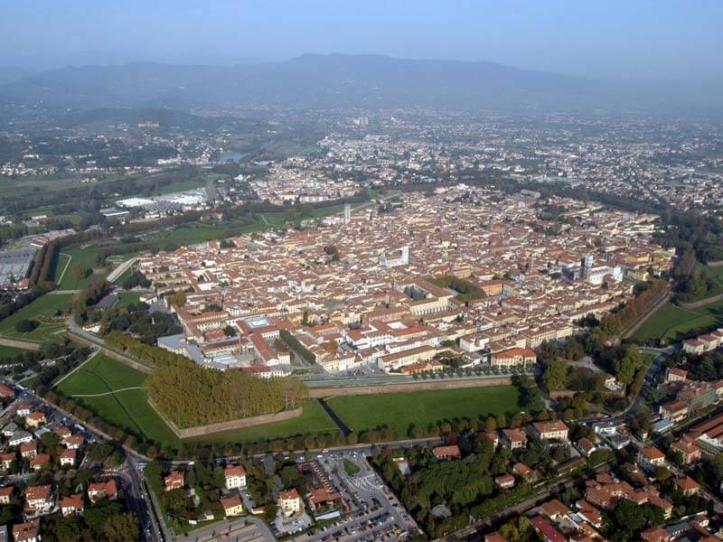 Al momento stai visualizzando Cosa vedere a Lucca: città di fondazione romana e di impatto medievale