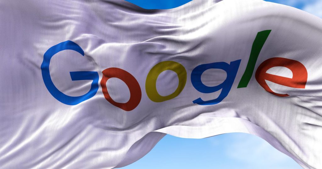 Bandiera bianca con impresso il logo di Google