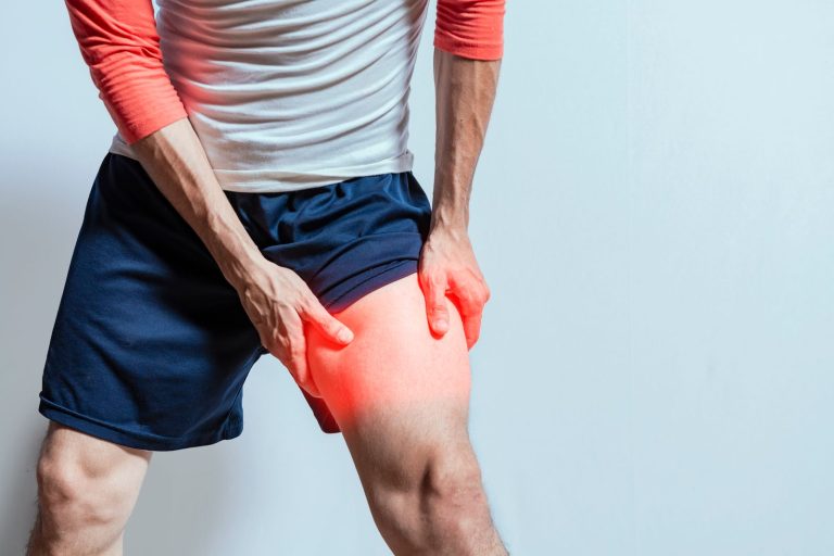 Strappo muscolare, cosa fare: rimedi e azioni da evitare